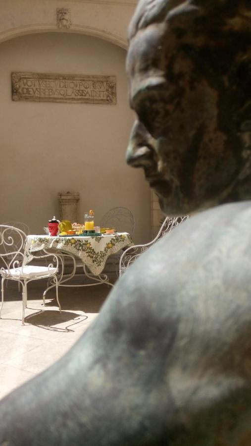 Palais De Luppé Bed and breakfast Arlés